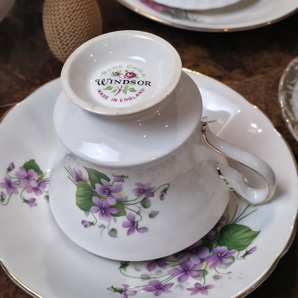 Vintage Windsor Bone China Teacup & Saucer Set Purple Violets Gold Trim England